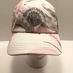 Women’s Camouflage pink baseball cap.